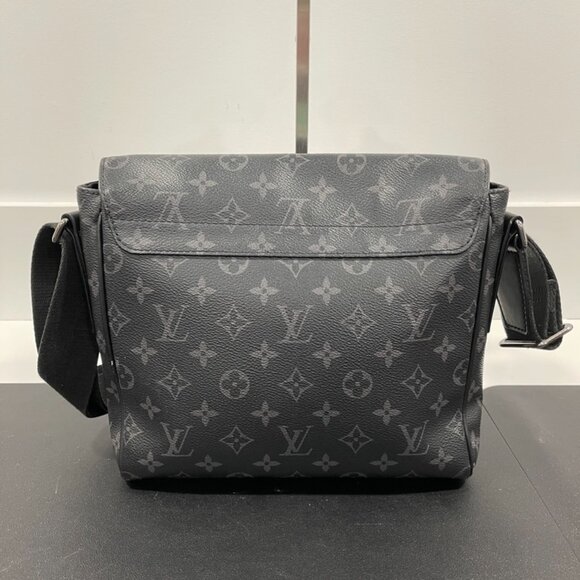 Louis Vuitton District PM Damier Graphite Messenger Bag (144716) - Picture 2 of 16